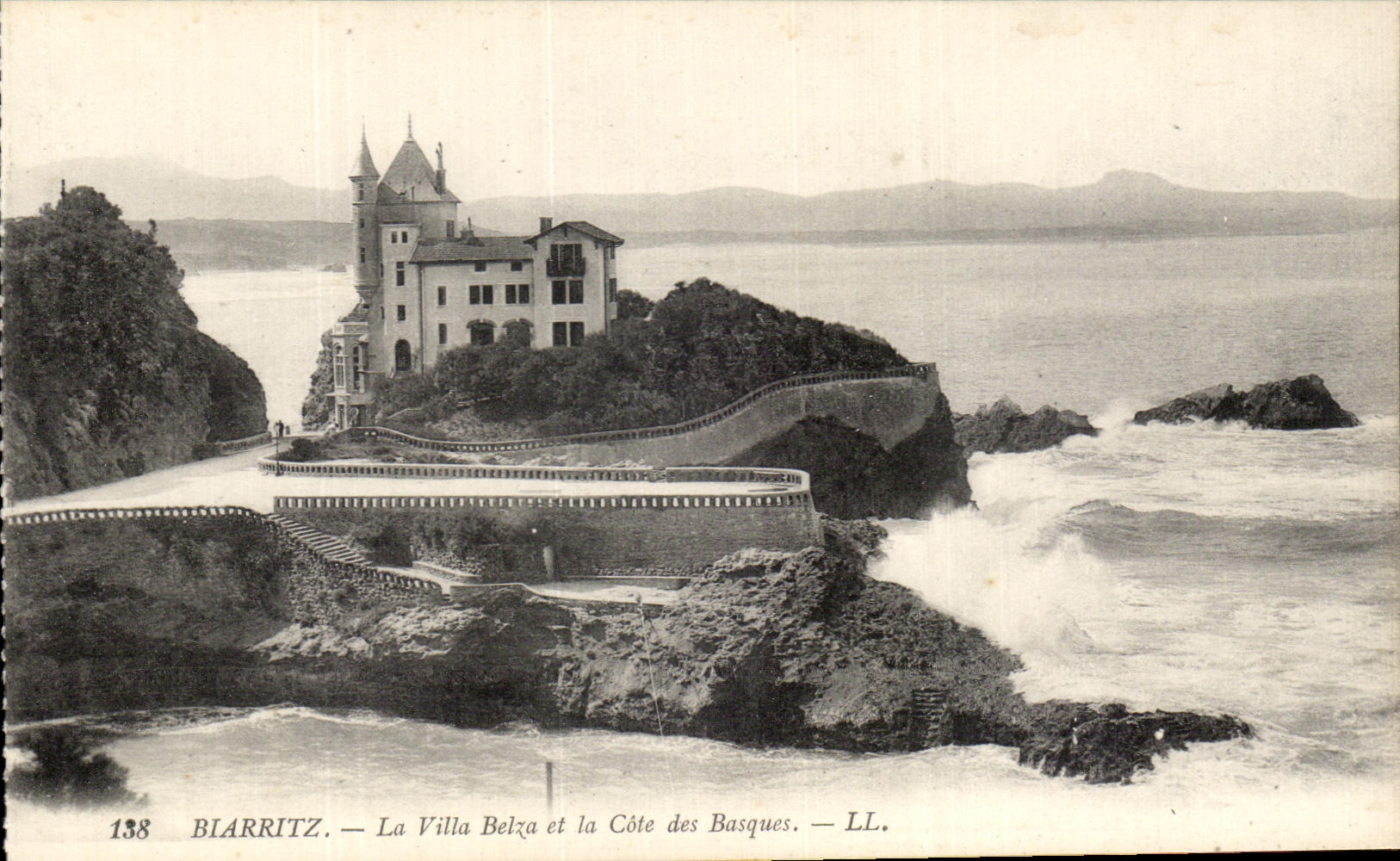 CPA Biarritz La Villa Belza et la Cote des Basques