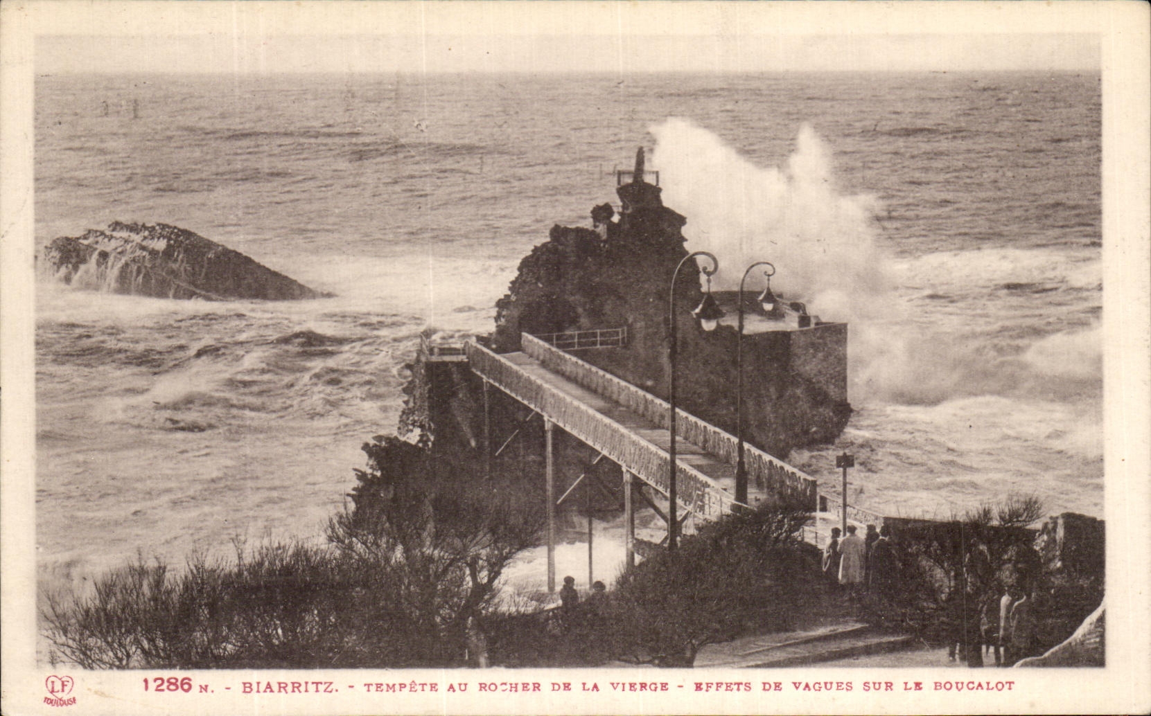 CPA Biarritz Tempete Au Rocher de la Vierge Effets de vagues sur le Boucalot 
