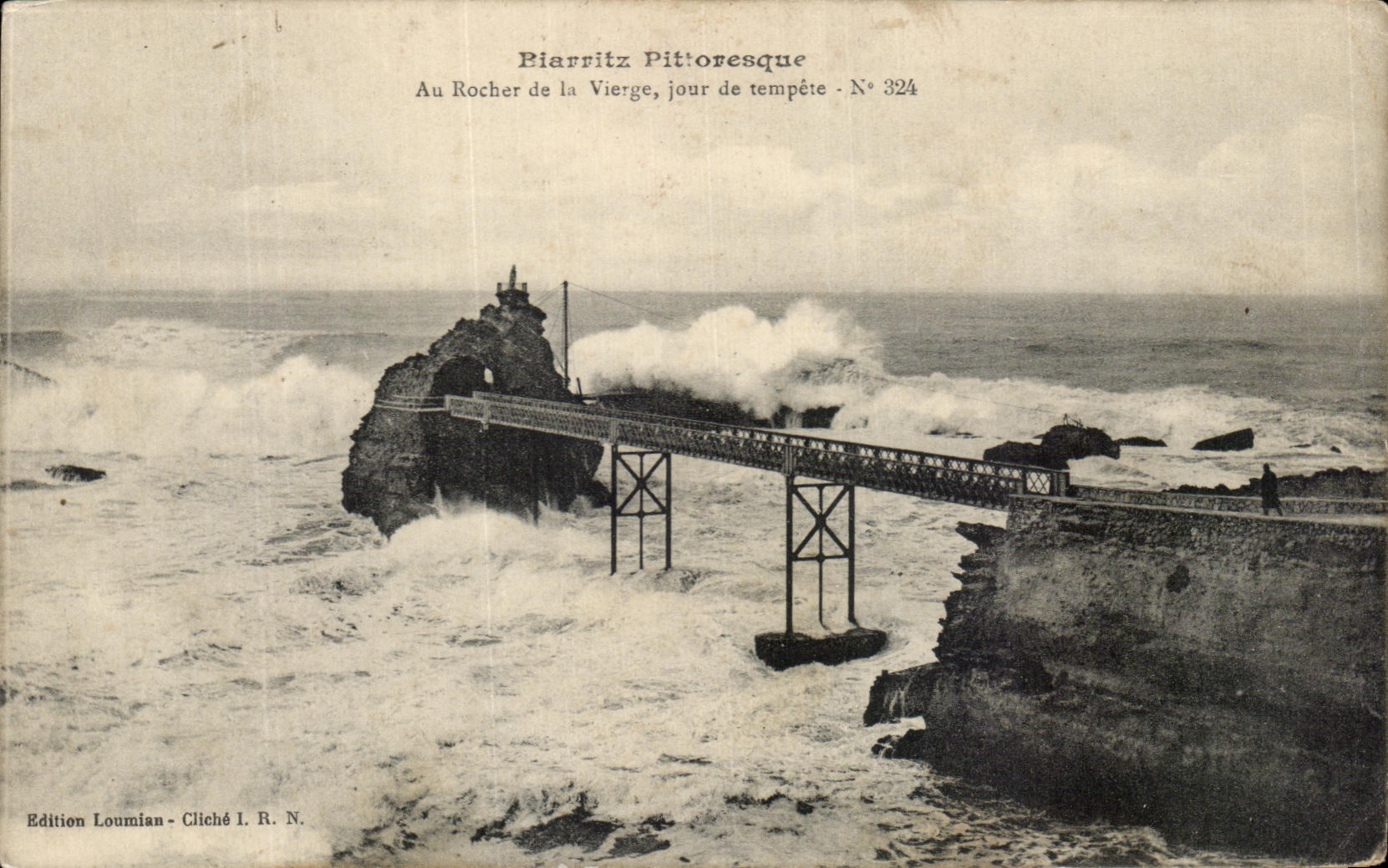 CPA Biarritz Au Rocher De La Vierge Jour De Tempete