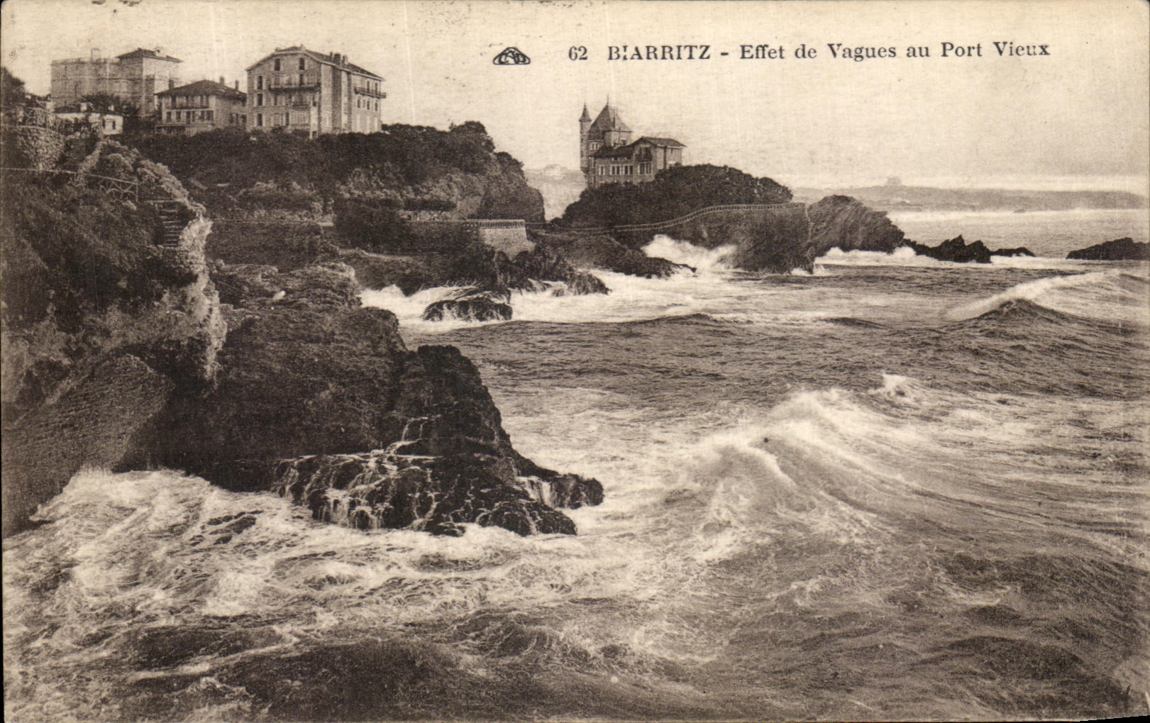 CPA Biarritz Effet De Vagues Au Port Vieux