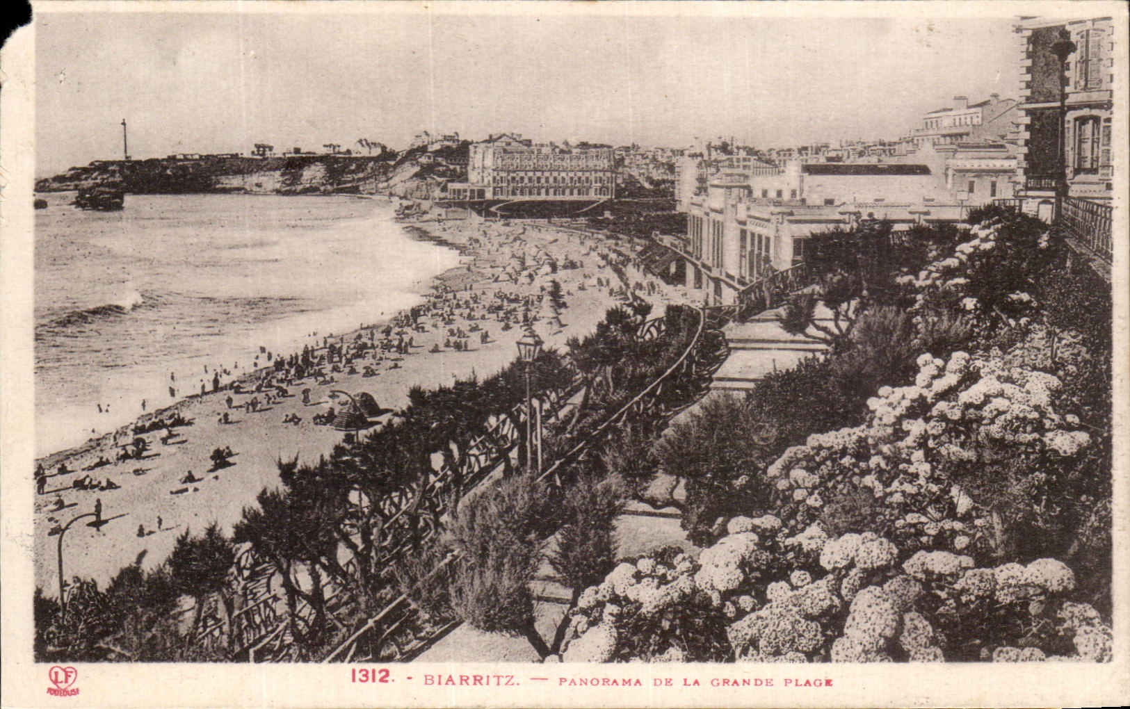 CPA Biarritz Panorama De La Grande Plage