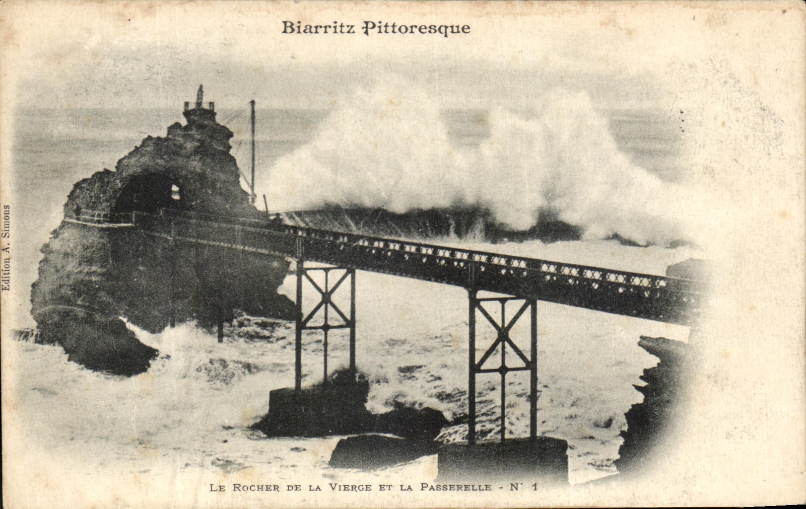 CPA Biarritz Pittoresque Le Rocher De La Vierge Et La Passerelle