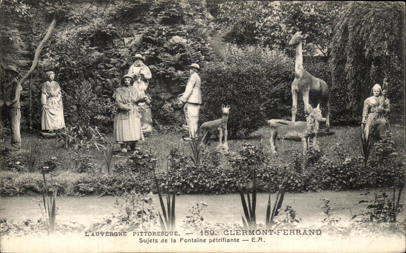 CPA Auvergne Pittoreeque Clermont Ferrand Subjects Of the Petrifying Fountain Giraffe Goat