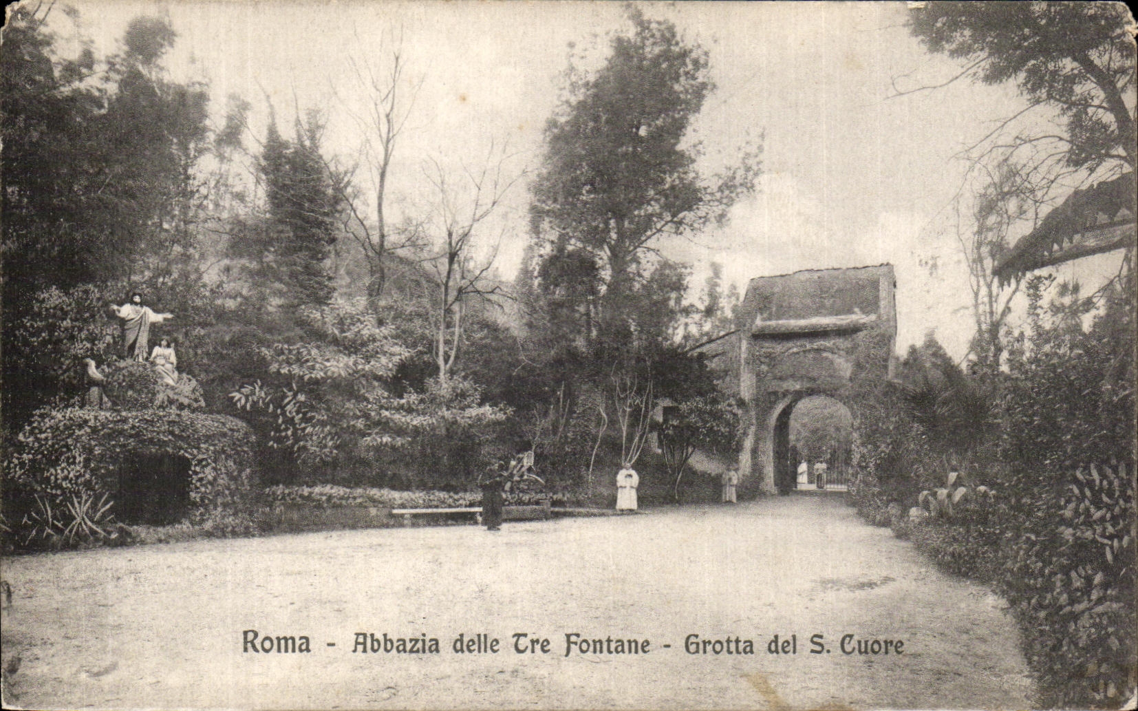 CPA Italie Roma Abbazia delle Tre Fontaine Grotta del S Cuore