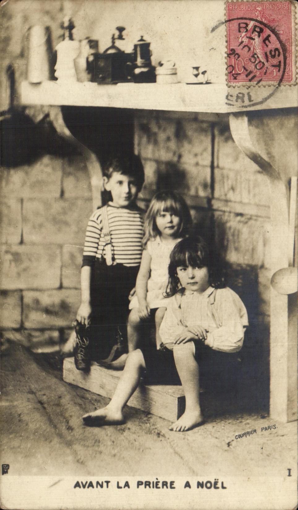 Ninos de la fantasia de CPA antes del rezo de la Navidad