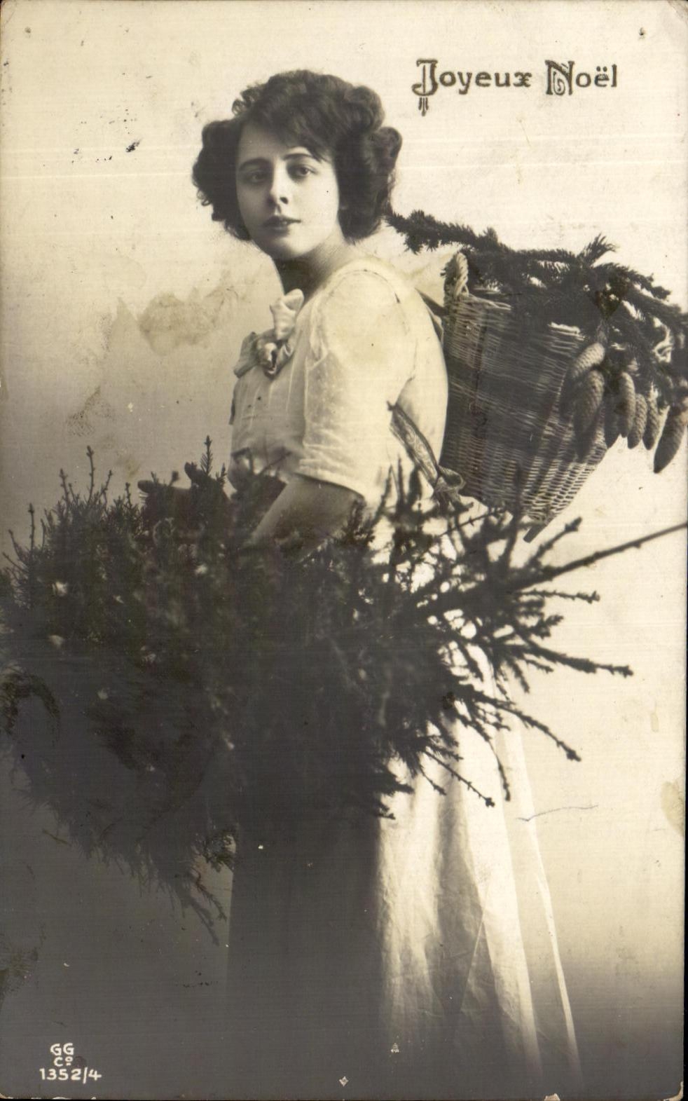 CPA Fantaisie Femme Noel