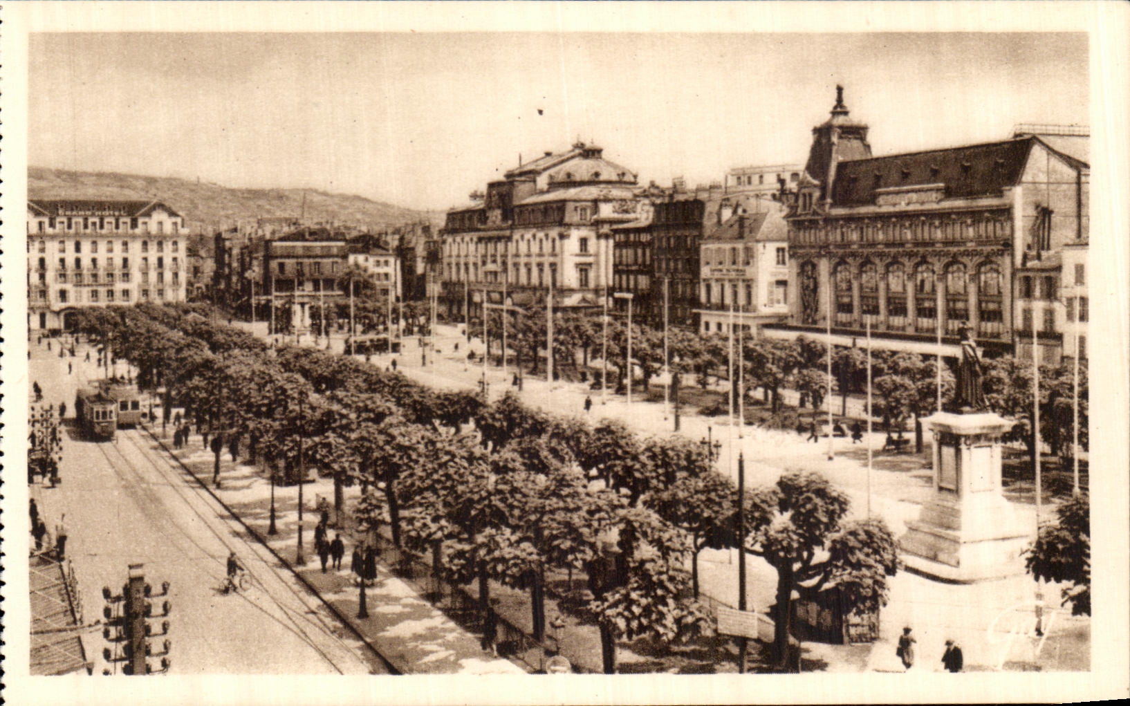 CPA Clermont Ferrand Places De Jaude