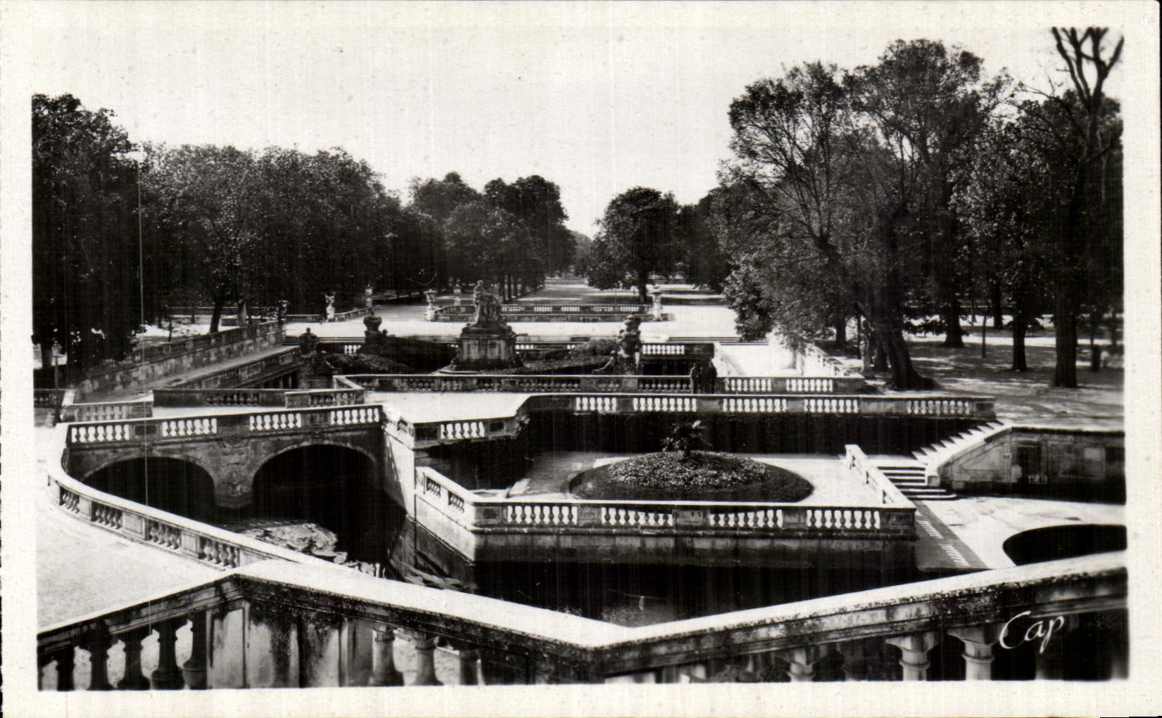 CPA Nimes Gardens of the Fountain