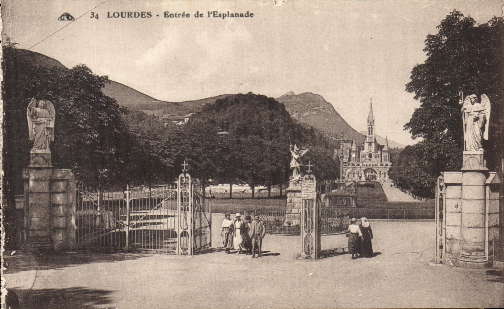 CPA Lourdes Entering of the Esplanade