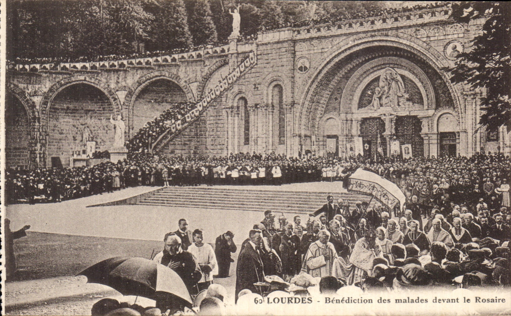 CPA Lourdes Blessing of the patients In front of the Rosary