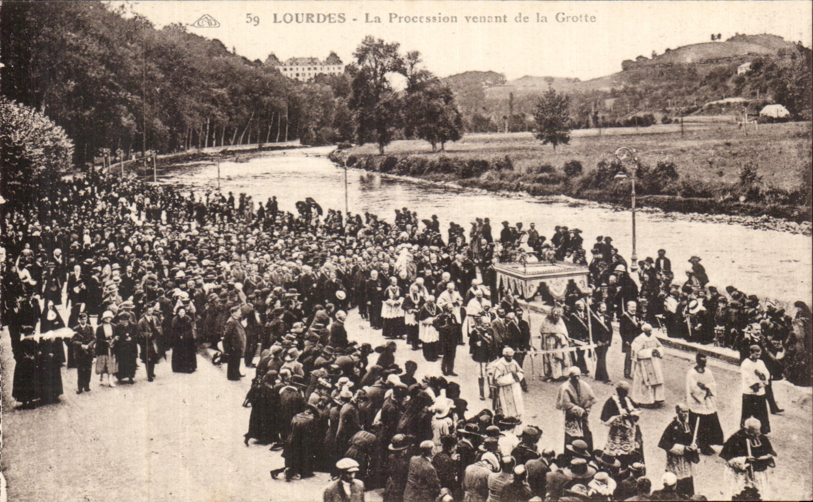 CPA Lourdes the Procession Coming from the Cave