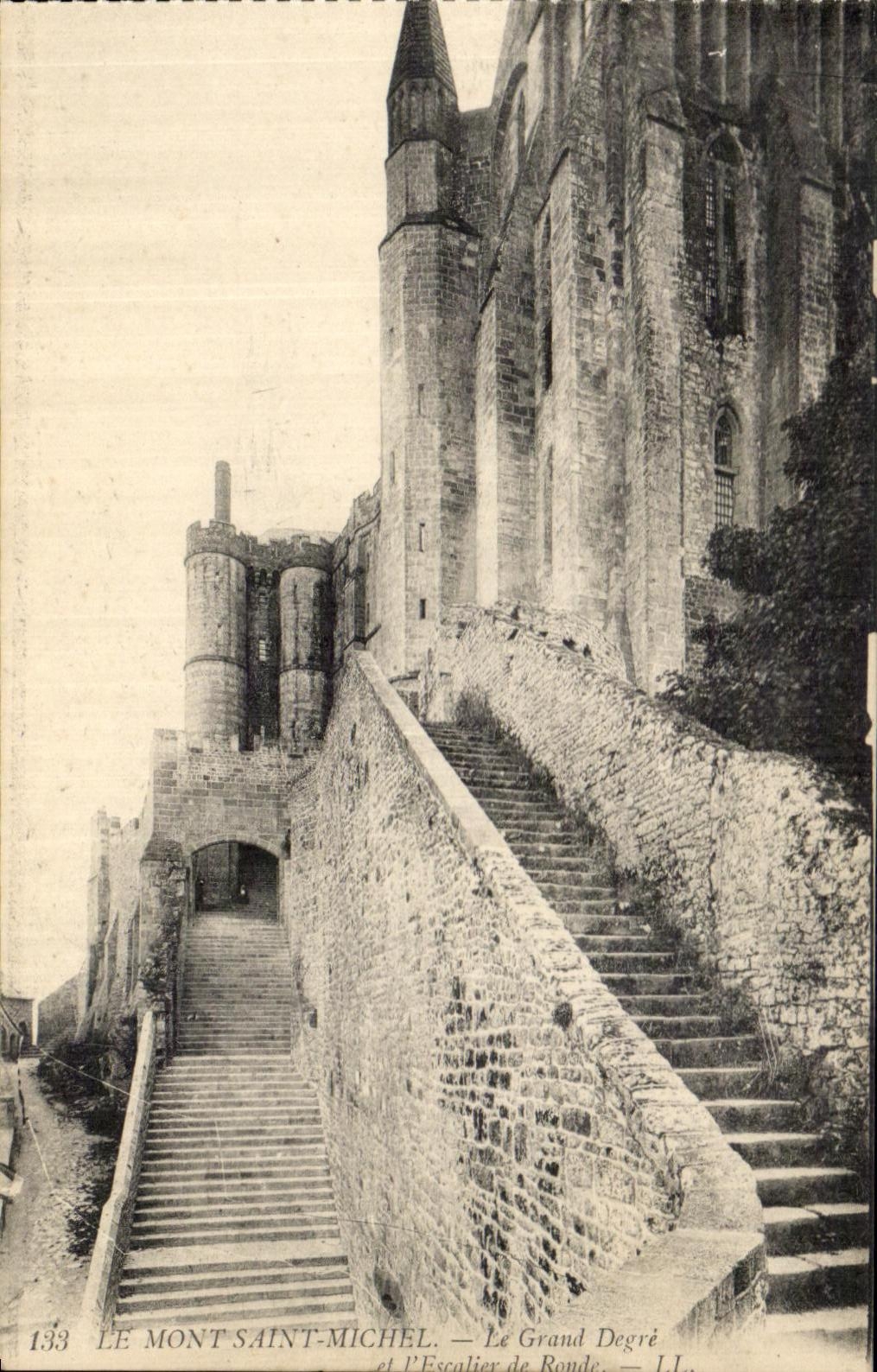 CPA Mont Saint Michel the Great Degree and the Staircase of Round