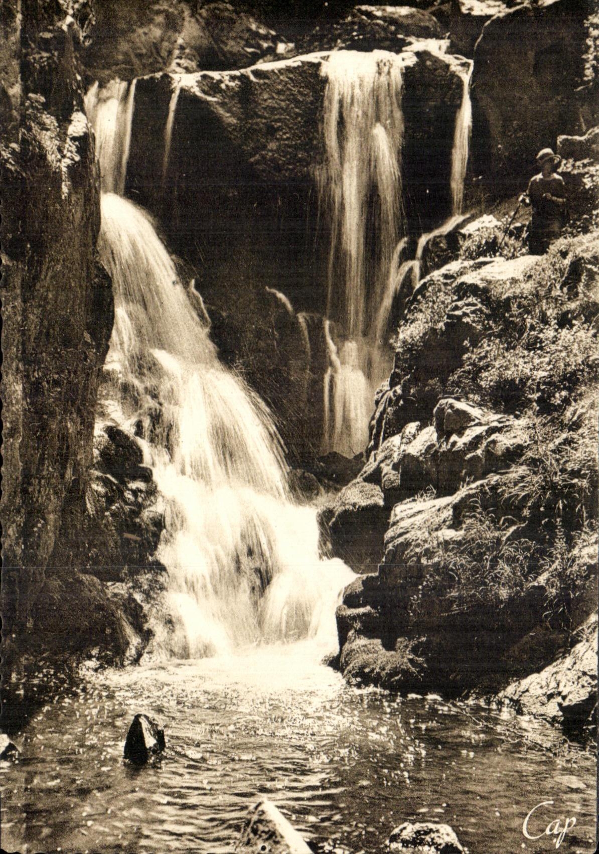 CPA Env De Chatelguyon la cascada de Embene en las caidas de Enval el extremo del mundo