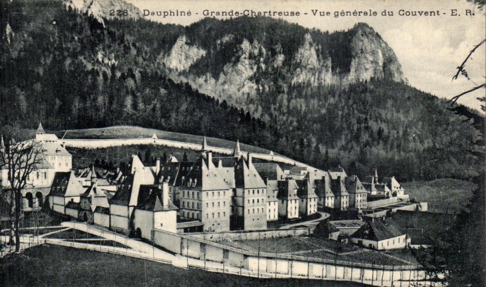 Dauphine grande CPA View Of chartreuse el convento