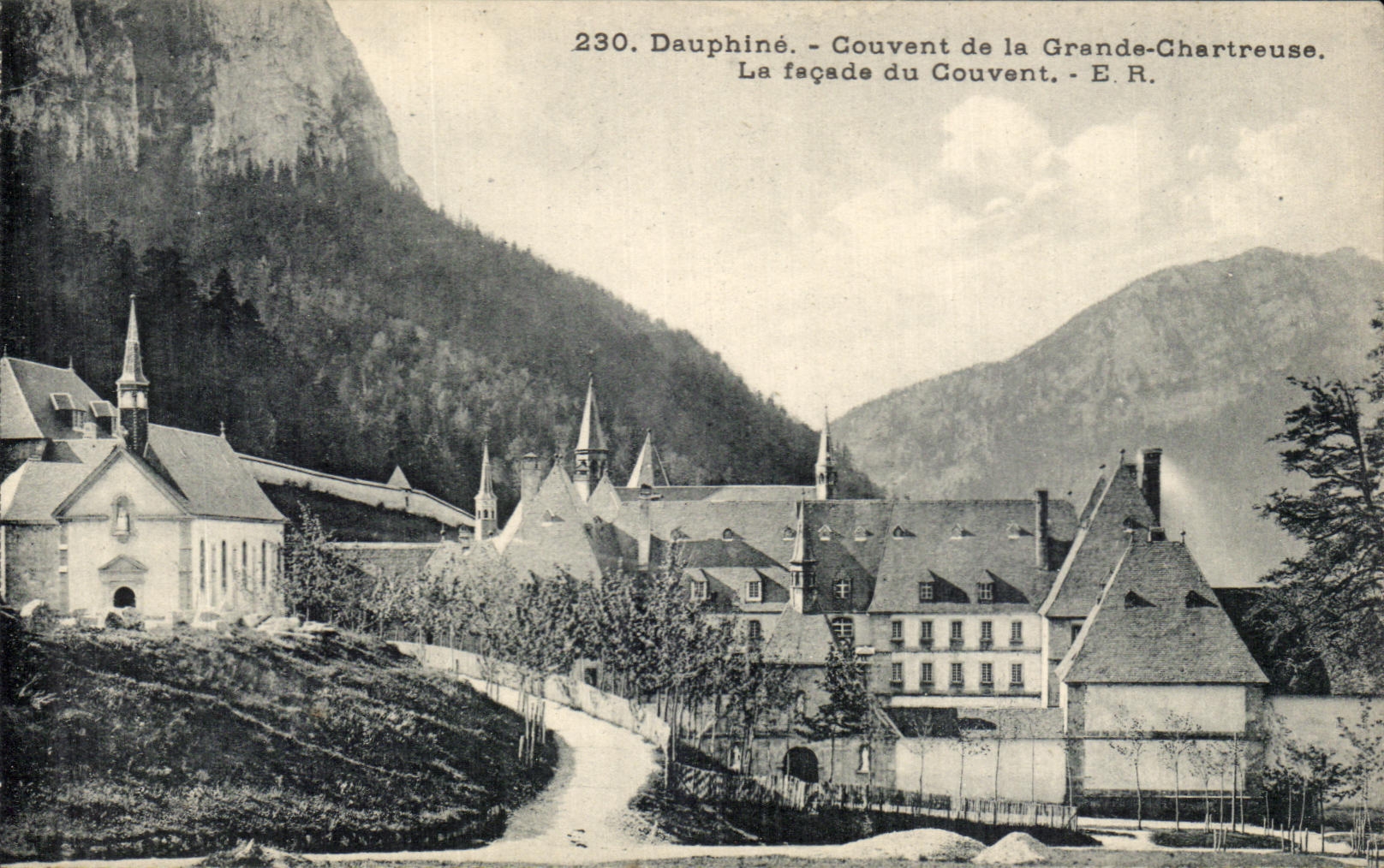 Chartreuse grande de la cria de CPA Dauphine el fermento de Frontage Of