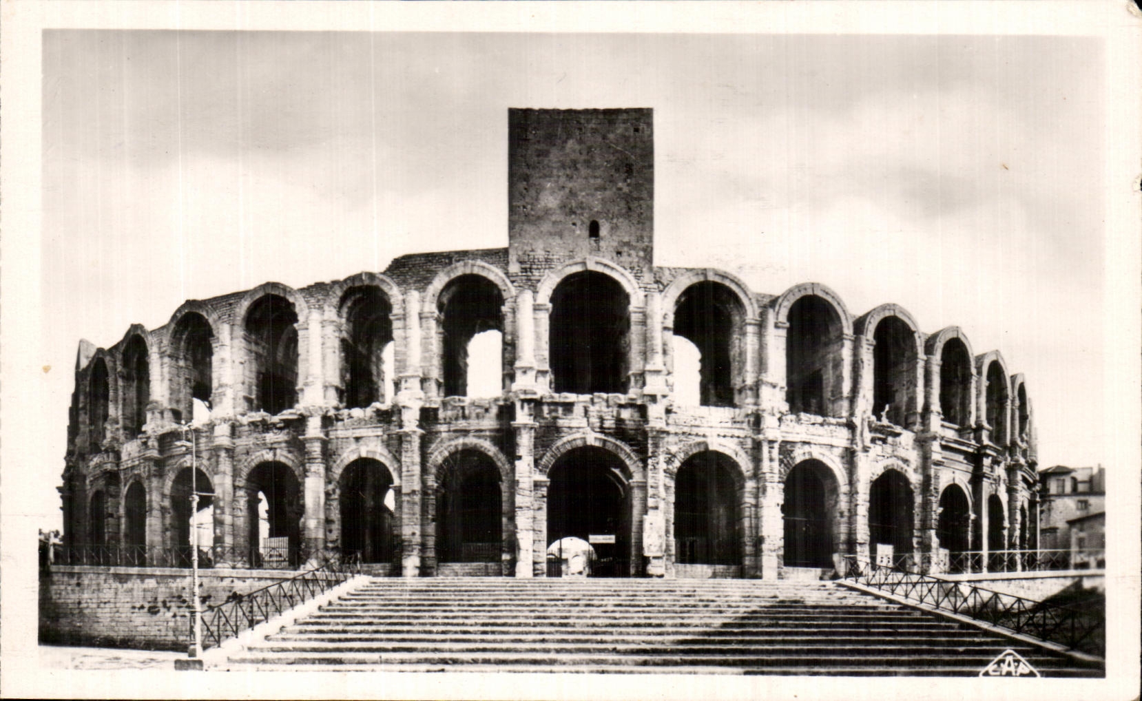 CPA Arles amphitheater Romain Seen Exterieurec