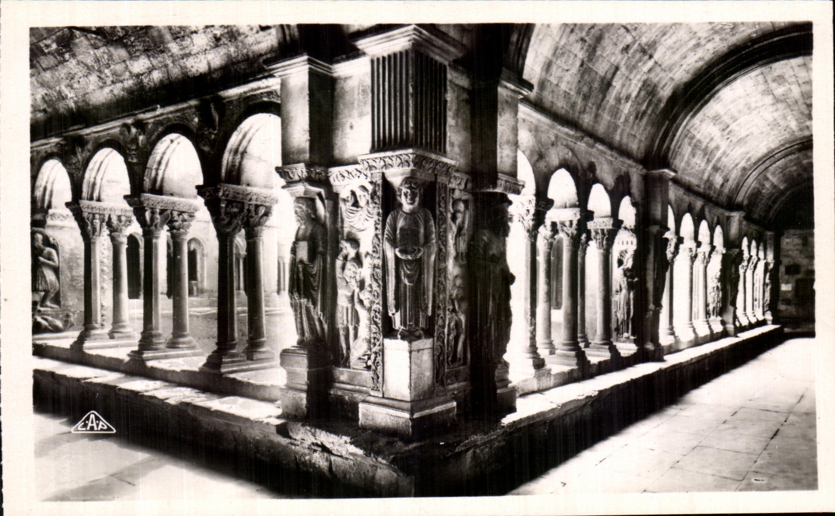 CPA Arles Cloister St Trophime Galleries