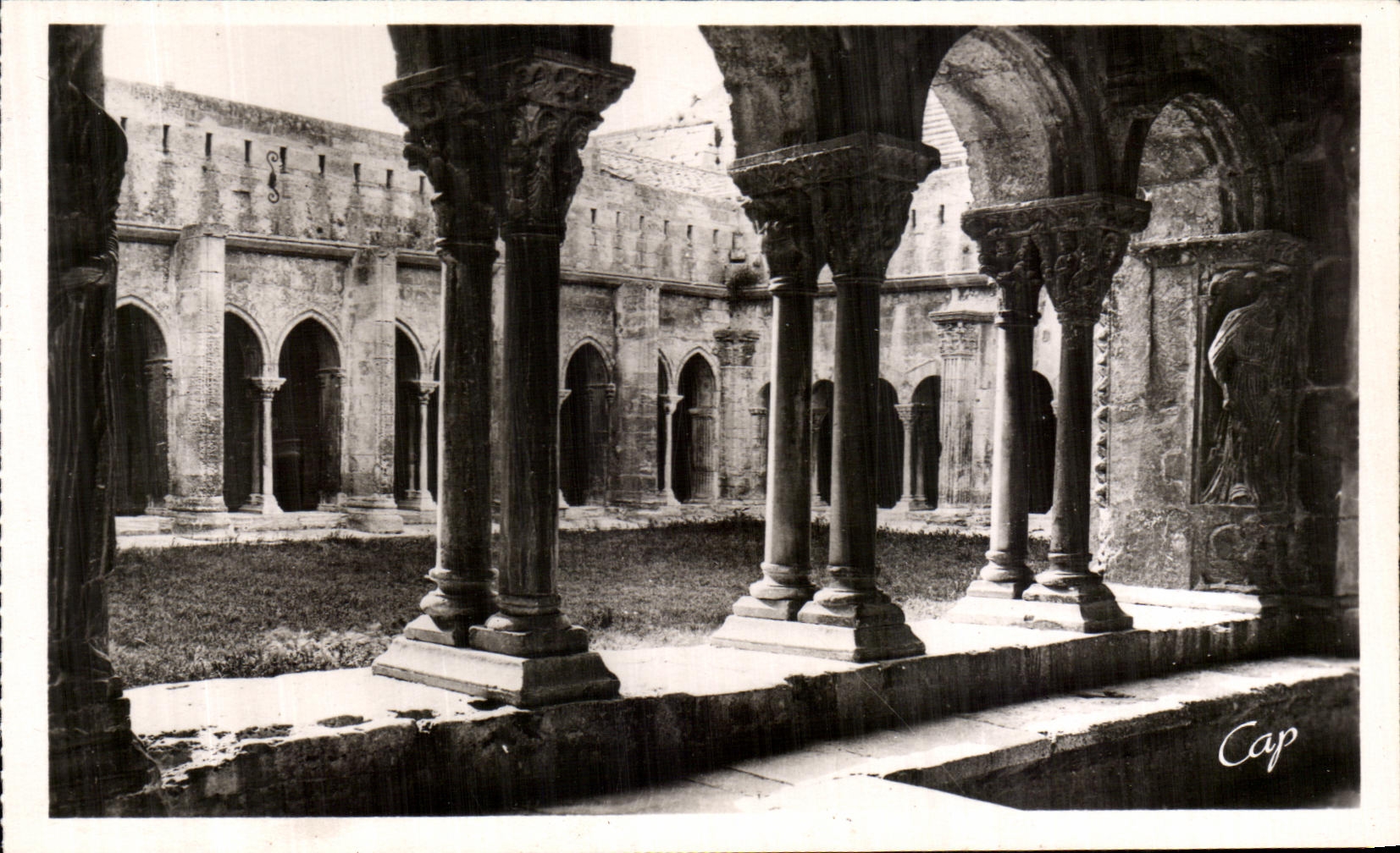CPA Arles Cloister Saint Trophime Gallery