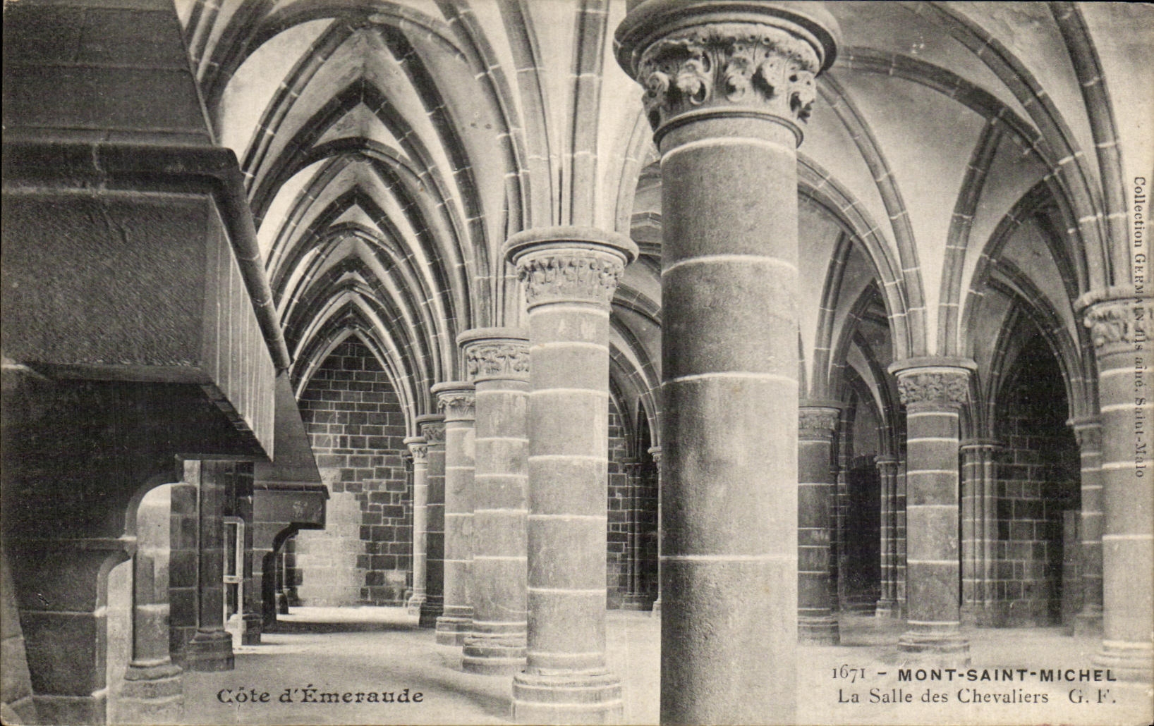 CPA Mont Saint Michel Dimensions of Emevaude the Room Of the Knights