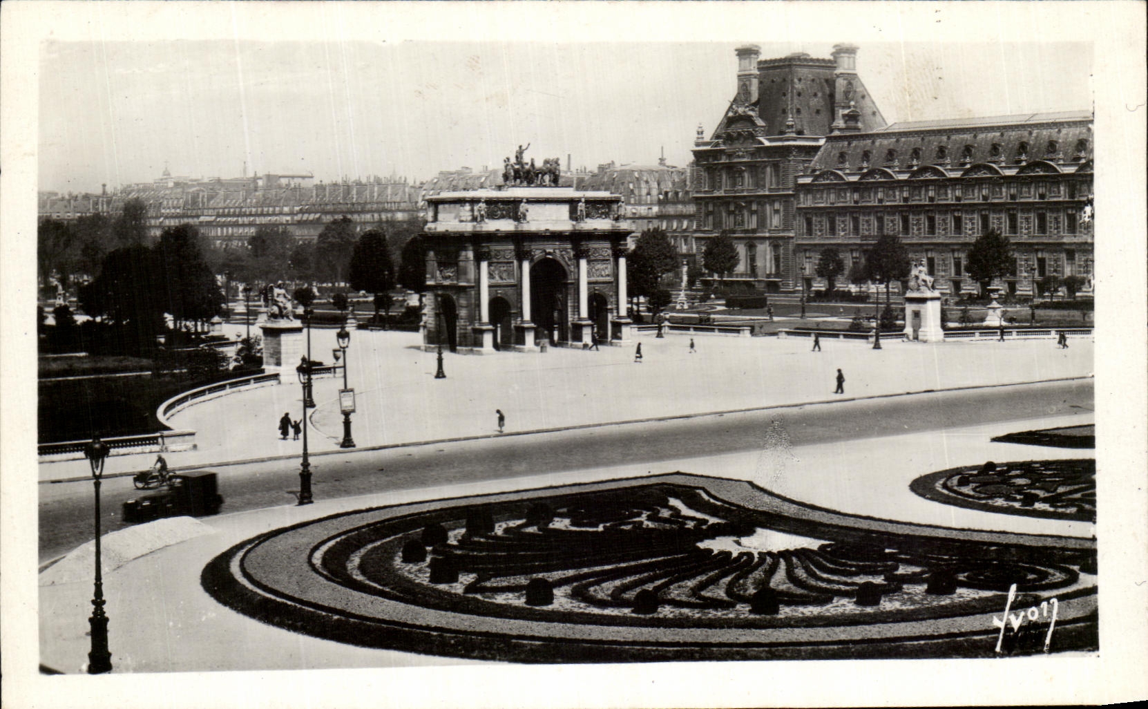 CPA Paris While Strolling Place of the Louvre Carousel