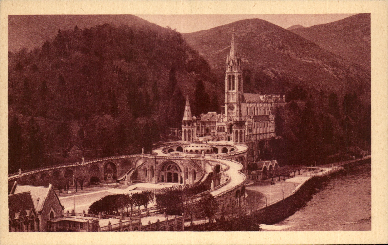 CPA Lourdes Due overall on the Basilica