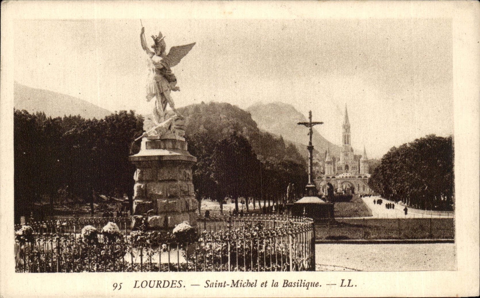 CPA Lourdes Holy Michel and the Basilica