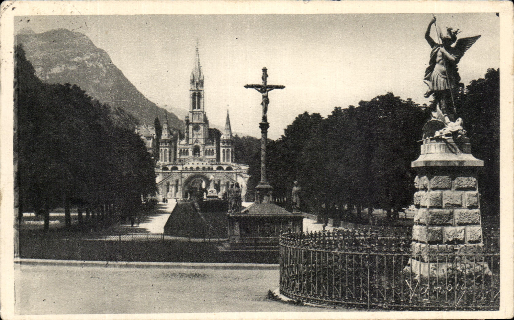 CPA Lourdes the Esplanade and the Basilica