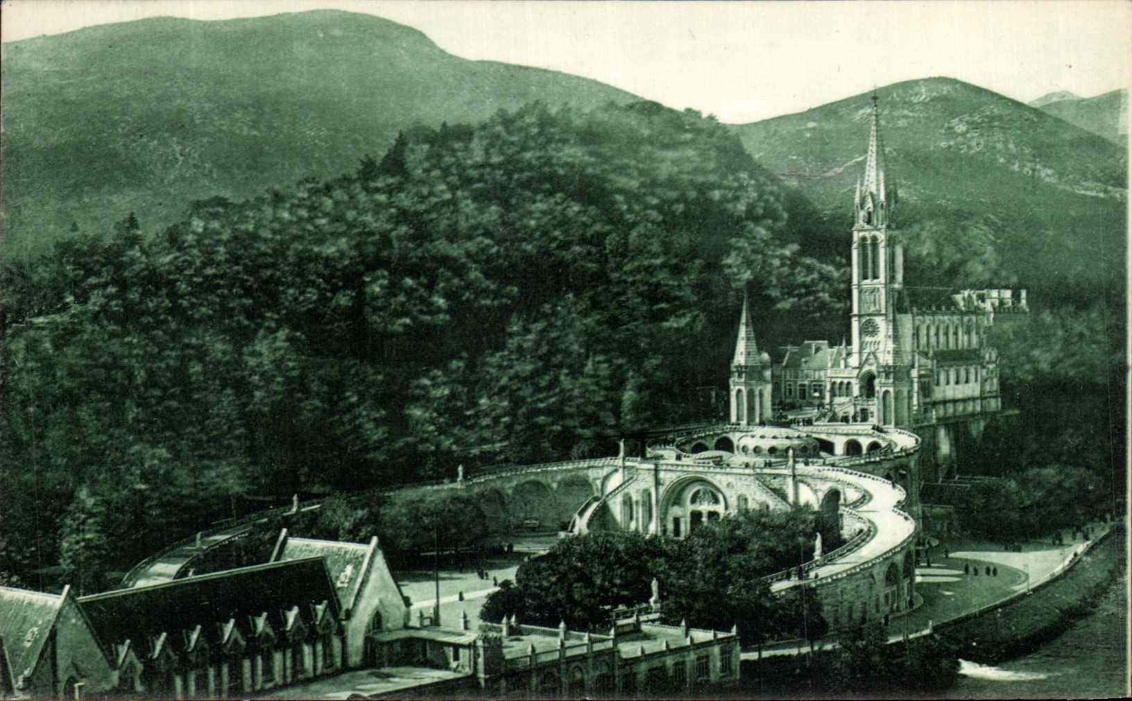 CPA Lourdes the Basilica