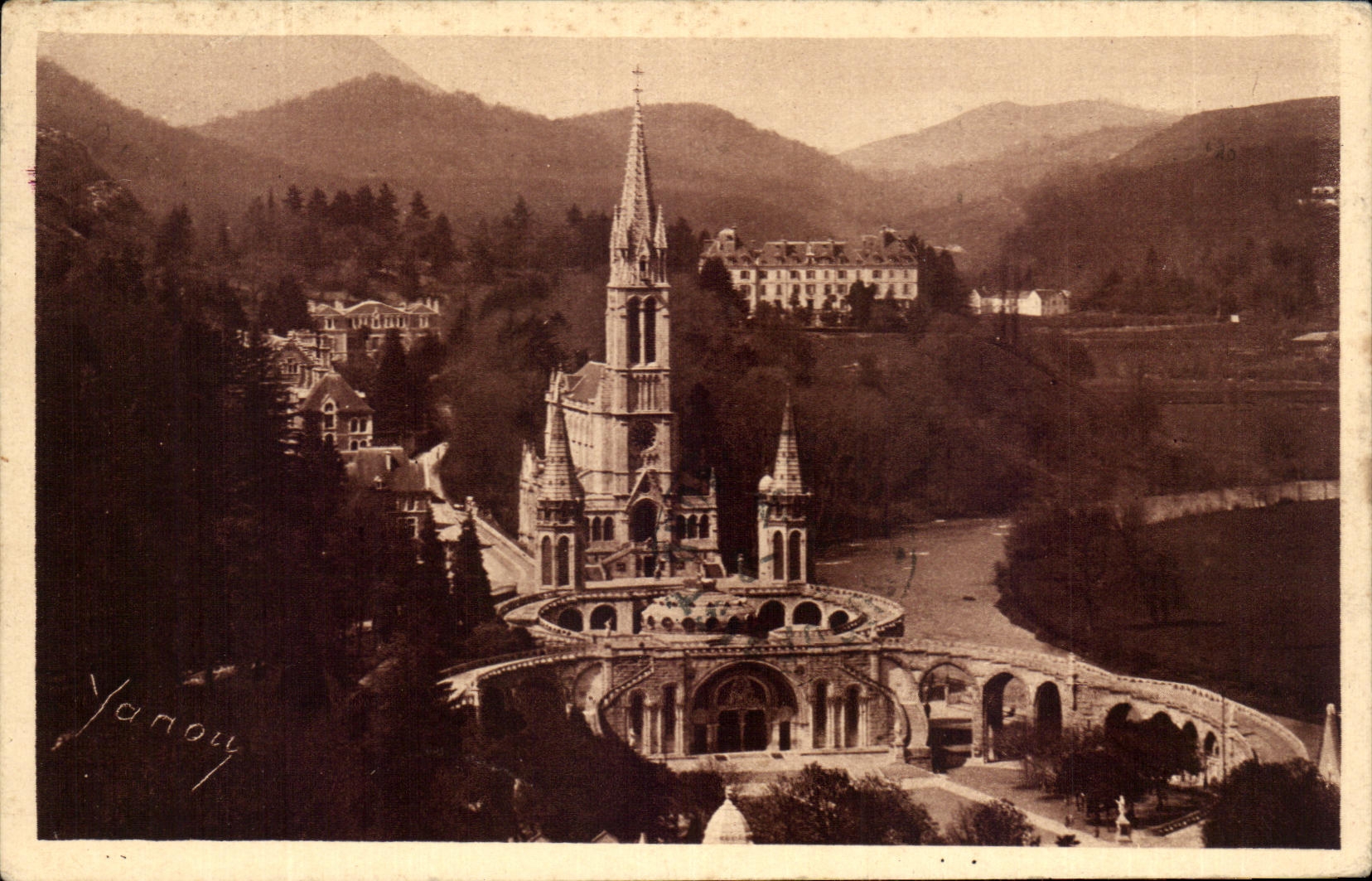 CPA Lourdes the Basilica seen of the Castle Fort