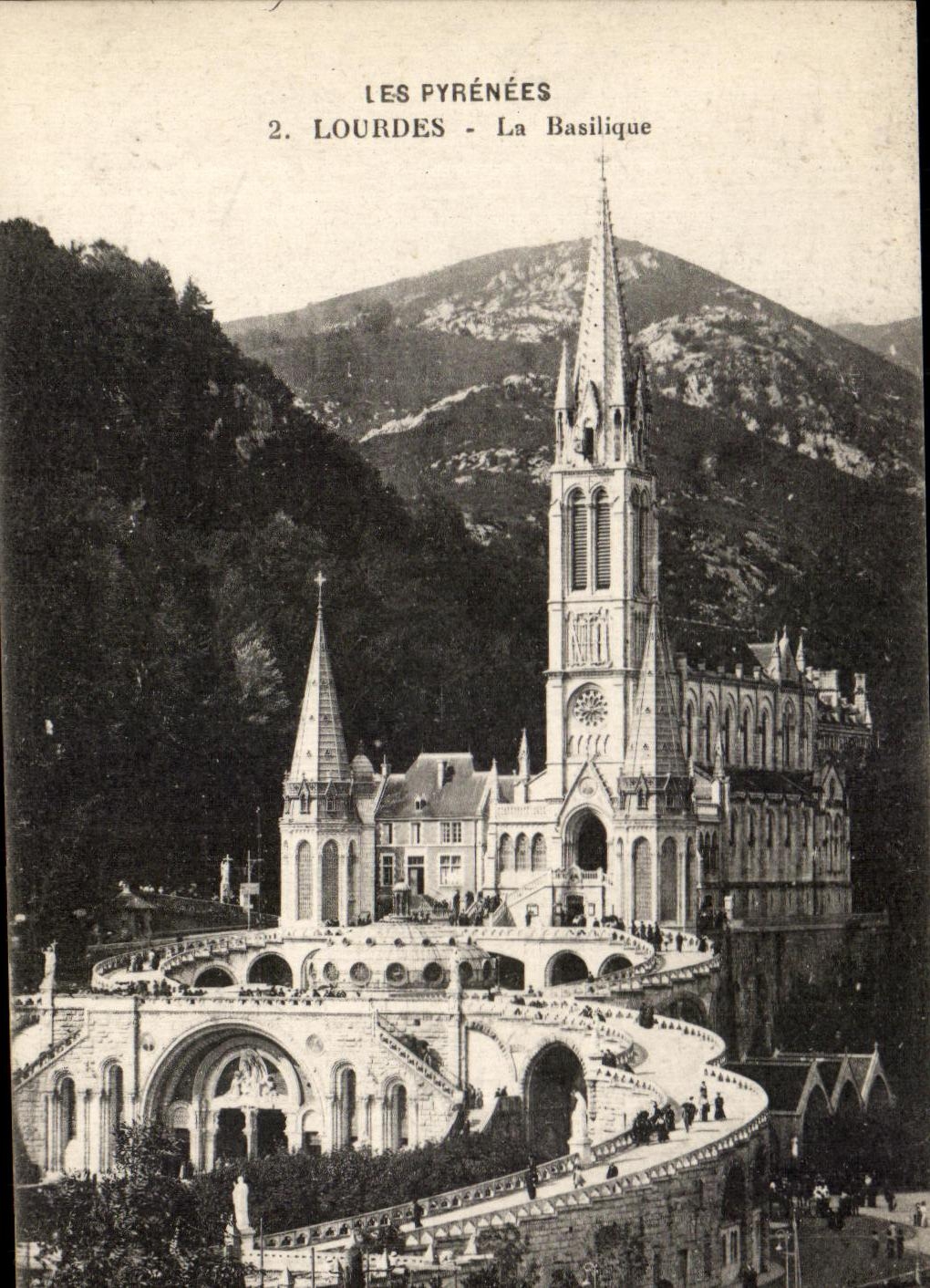 CPA the Pyrenees Lourdes Baslilique