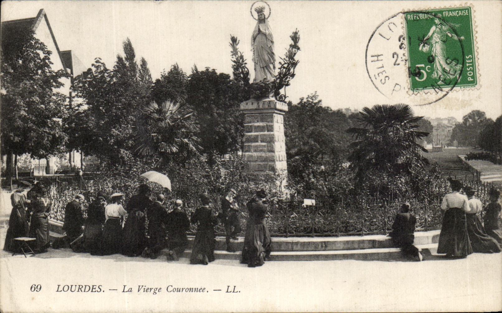 CPA Lourdes the Couronnce Virgin