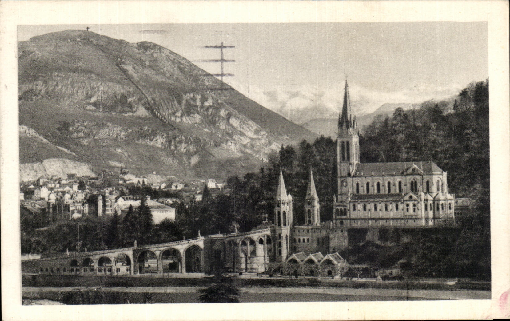CPA Lourdes Basillque and mountains