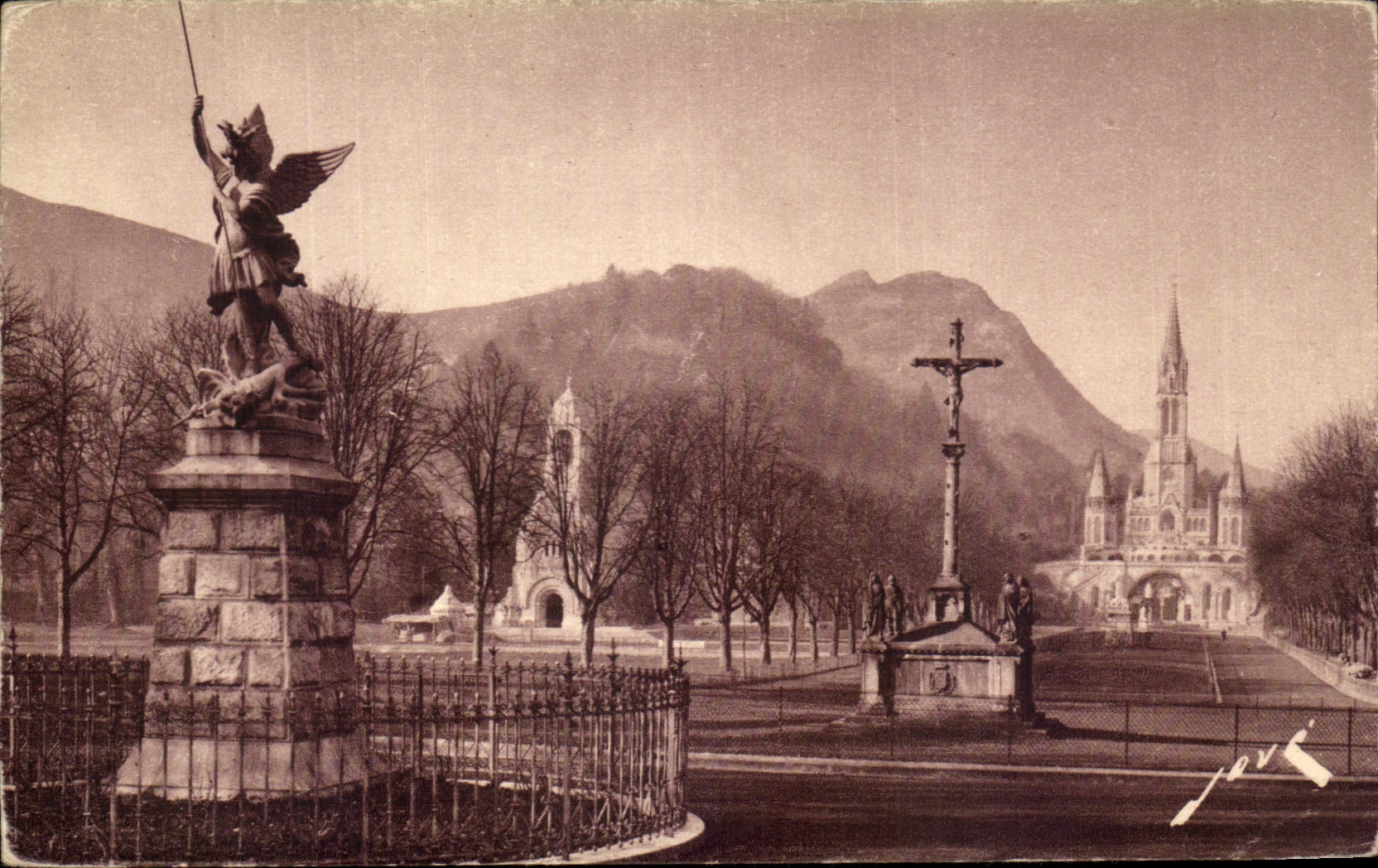 CPA Lourdes St Michel the Breton Martyrdom the basilica and the left Esplanade the War memorial