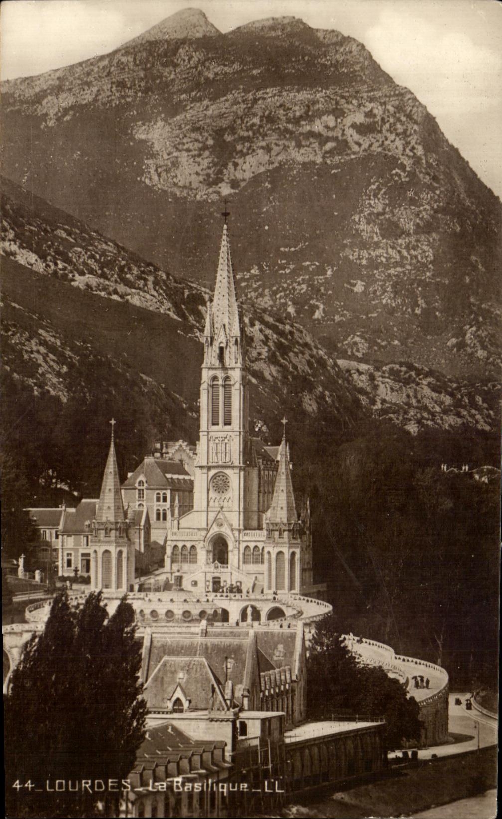 CPA Lourdes the Basilica