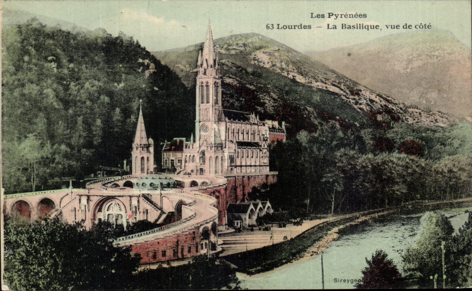 CPA the Pyrenees Lourdes the Basilica seen of Dimension