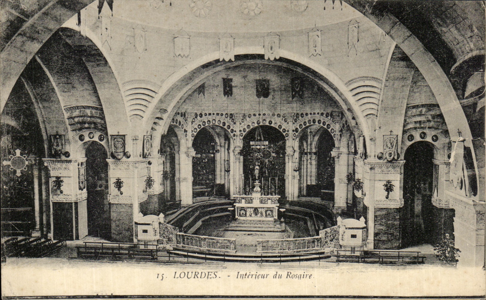 CPA Lourdes Interior of the Rosary
