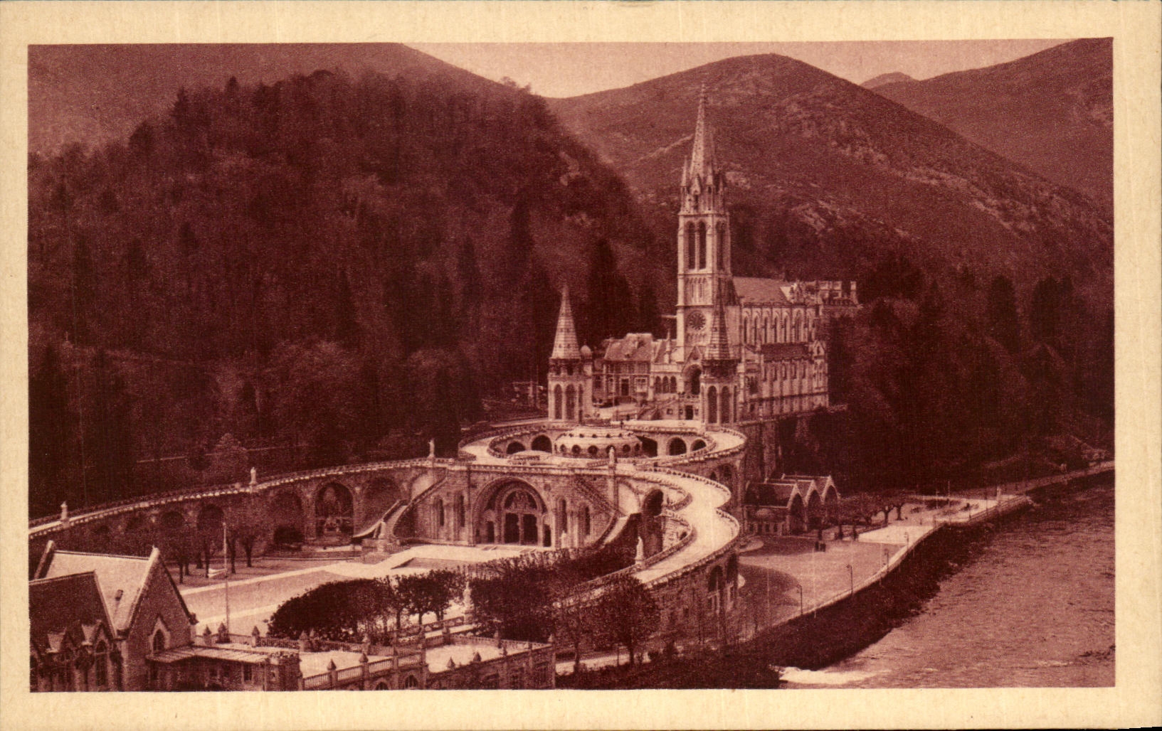CPA Lourdes Overall picture on the Basilica