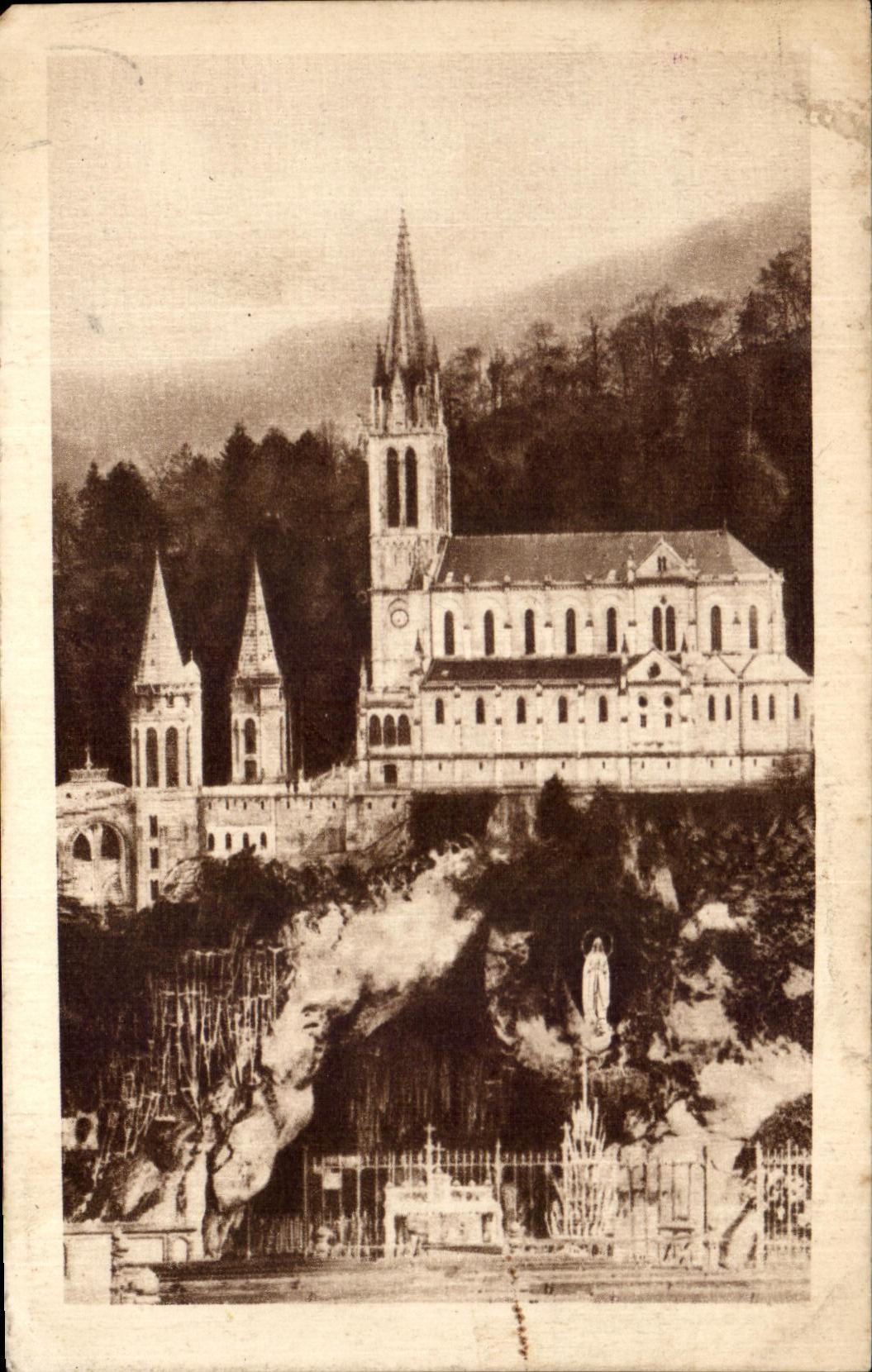 CPA Lourdes the Cave and the Basilica