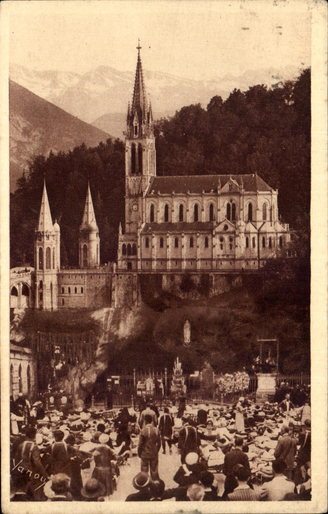 CPA Lourdes the Basilica the Cave