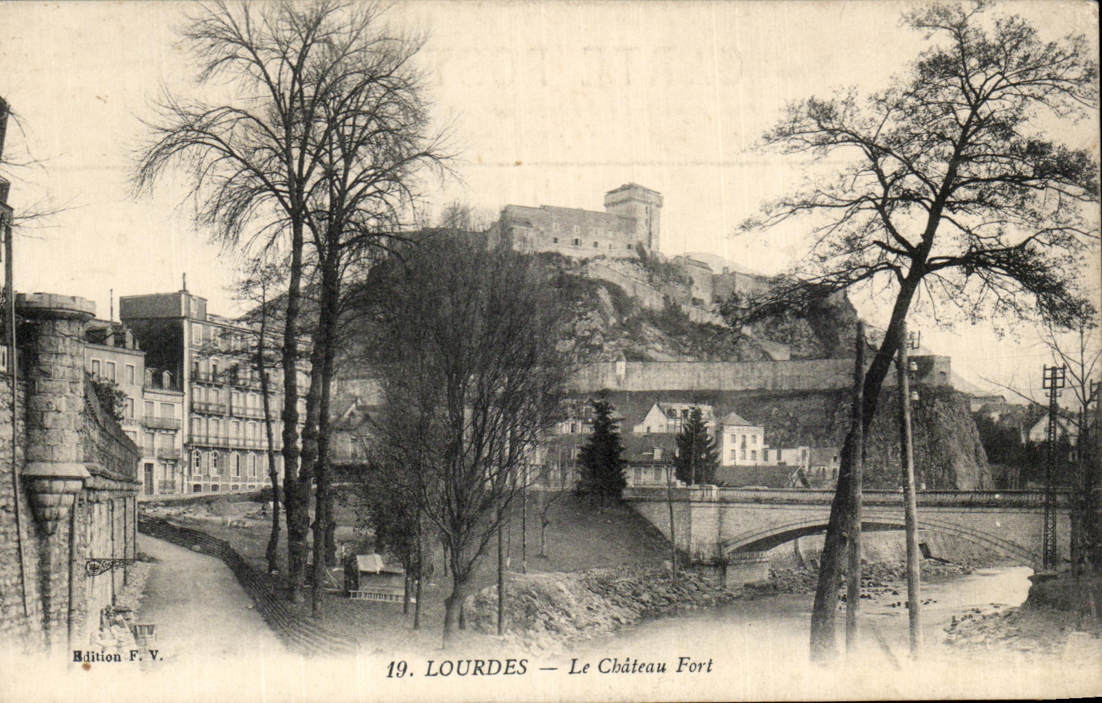 CPA Lourdes the Castle Fort