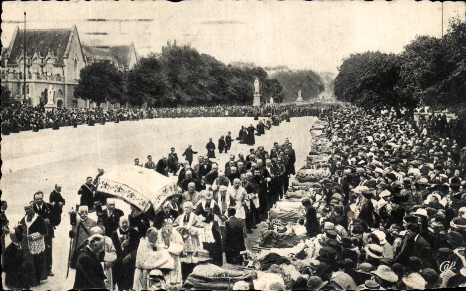 CPA Lourdes Blessings of the patients on the Esplanade