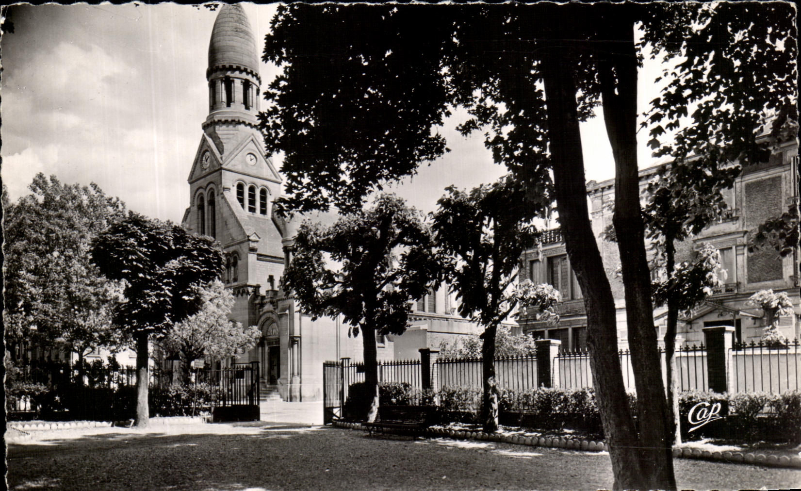 CPA Enghien Les Bains the Church Taken Of the Garden Of the Town hall