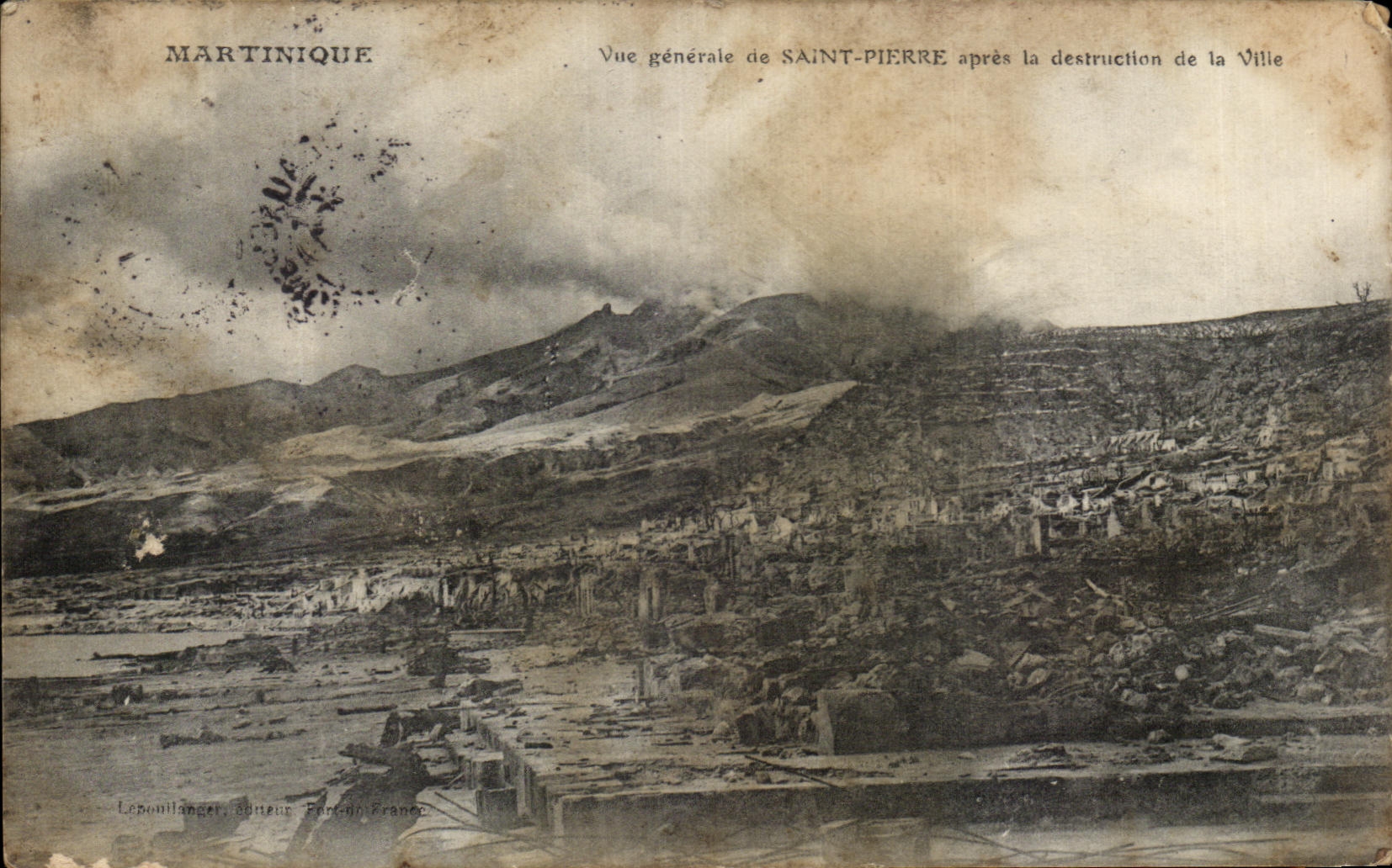 CPA Martinique Vue generale de Saint Pierre apres la destruction de la ville