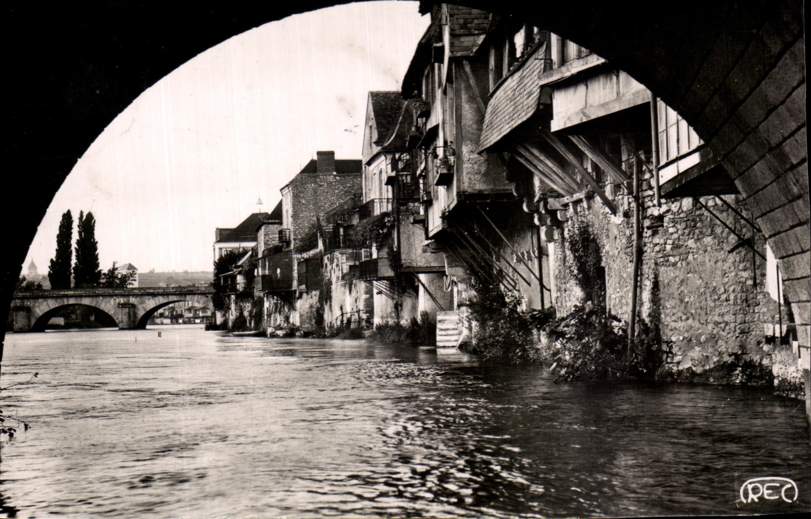 Plata de niquel de CPA en el hueco hueco las galerias viejas
