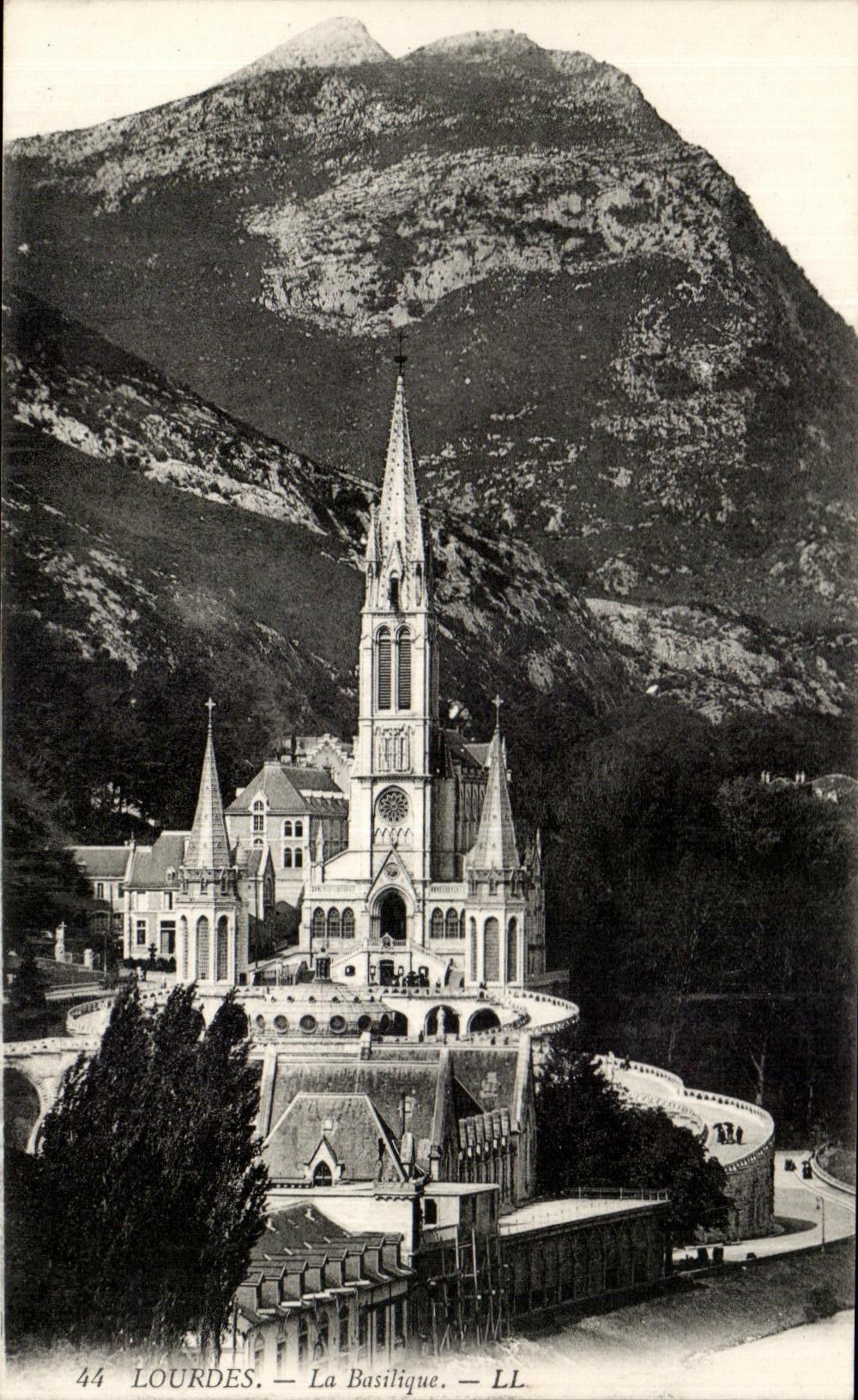CPA Lourdes the basilica