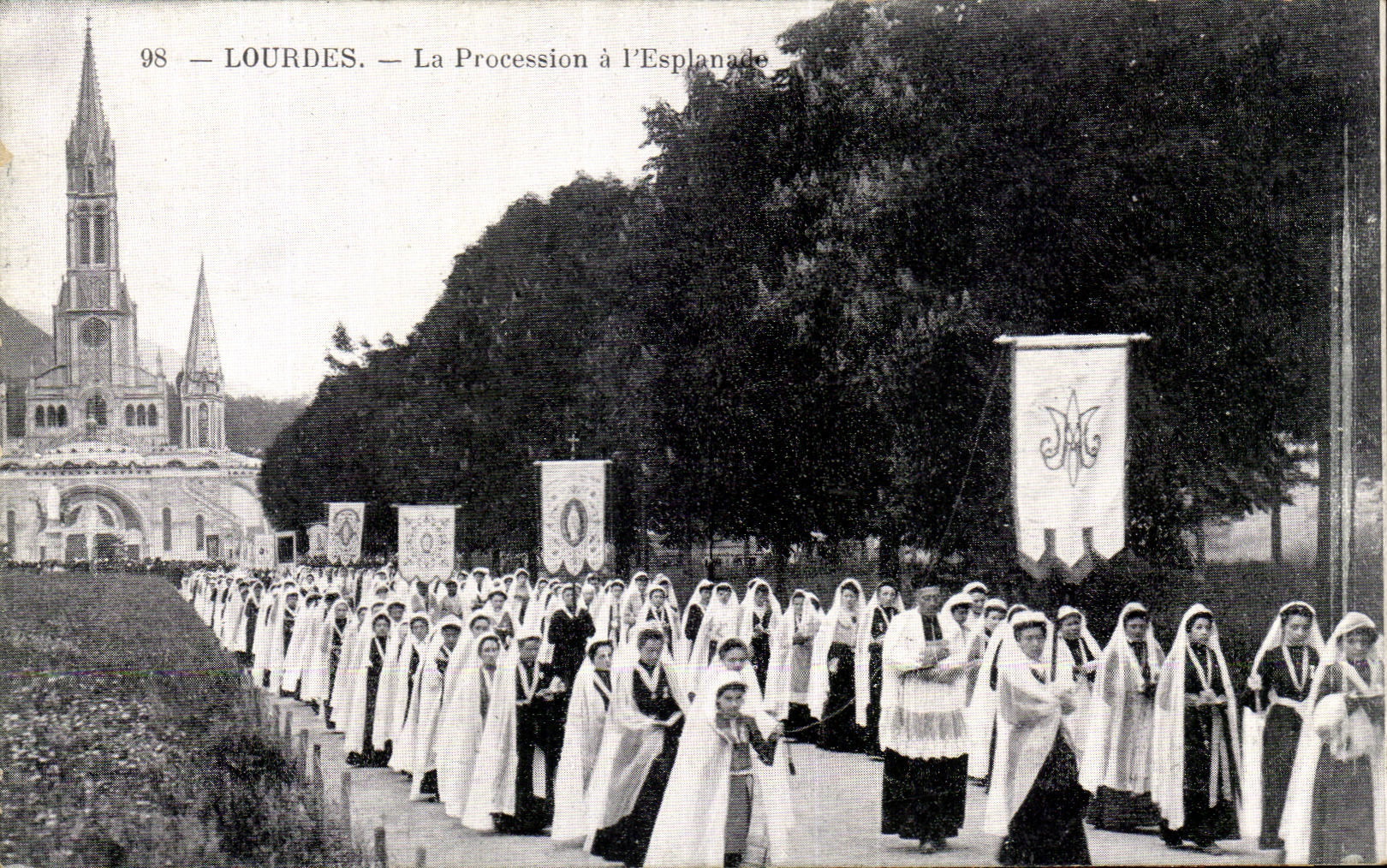 CPA Lourdes the Procession with the Esplanade