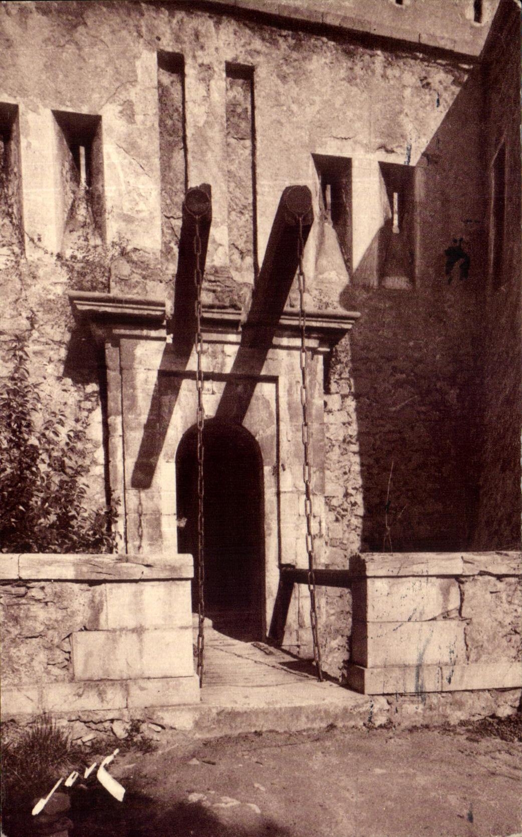 CPA Lourdes the castle Fort Bridge levis of a Door of entry