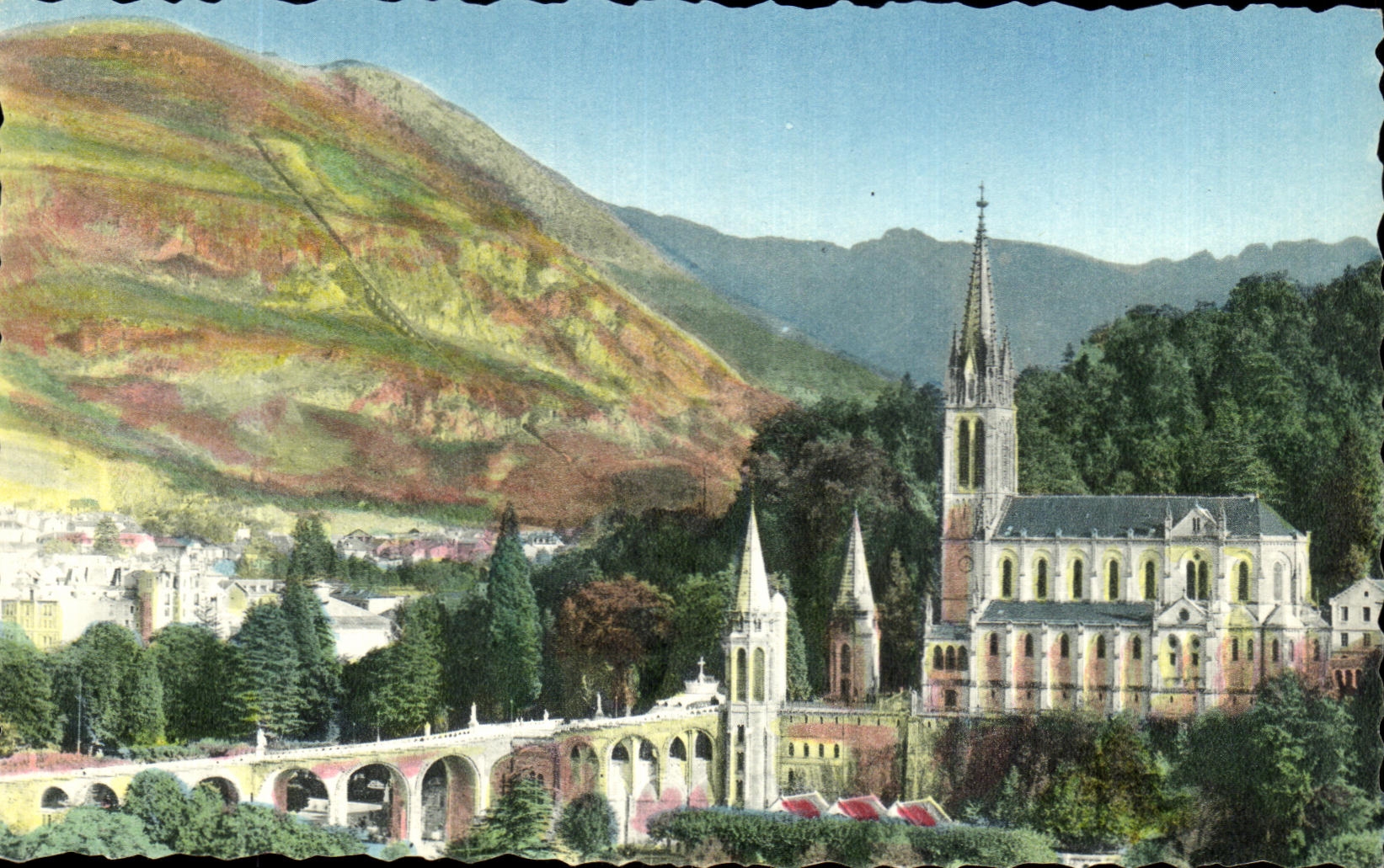 CPA Lourdes the Basilica seen of dimension and the Pyrenees