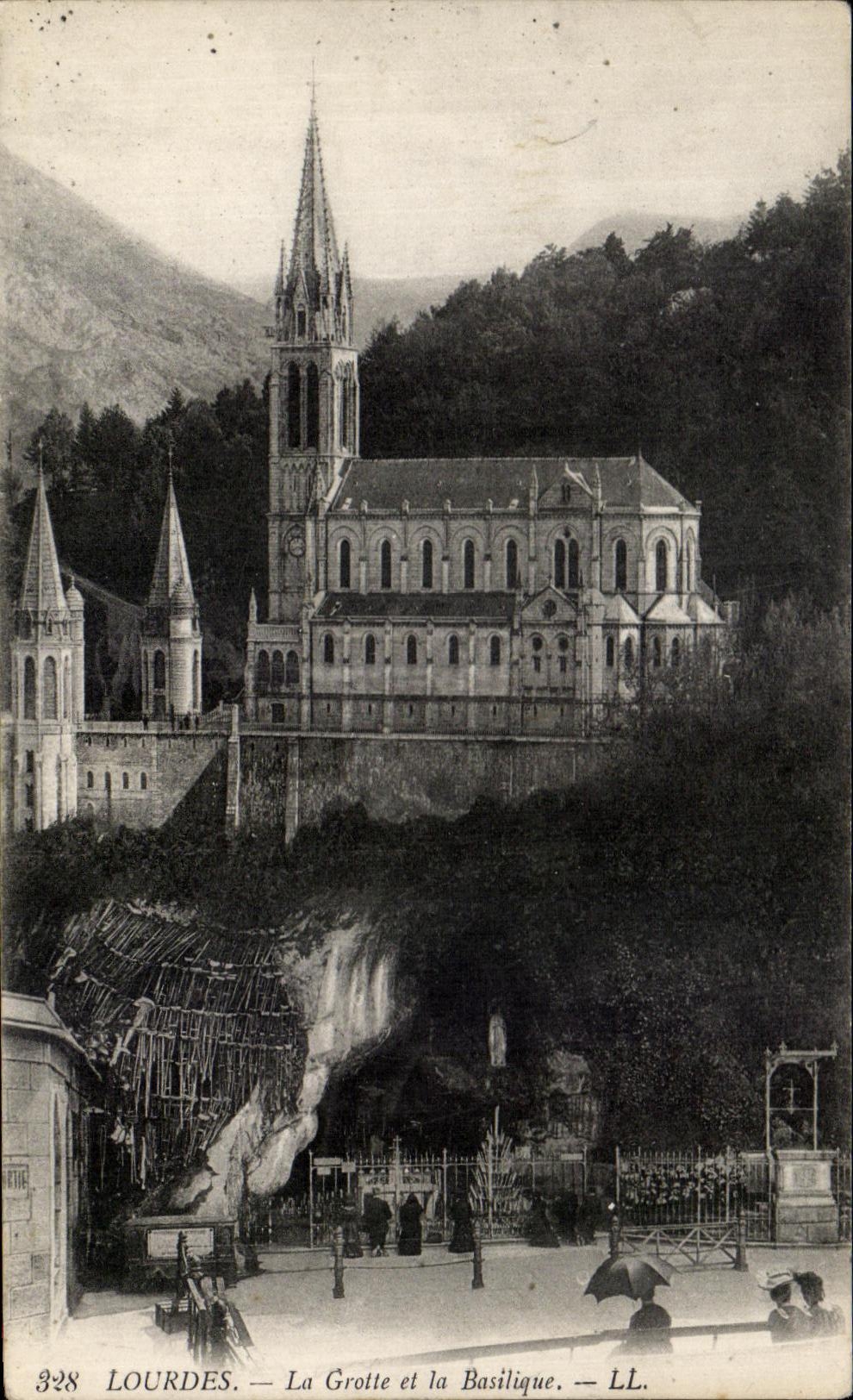 CPA Lourdes the Cave And the Basilica