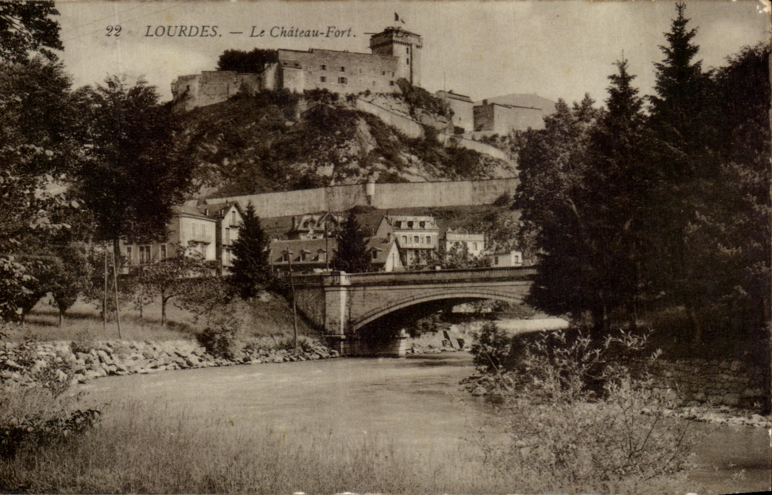 CPA Lourdes the Castle Fort